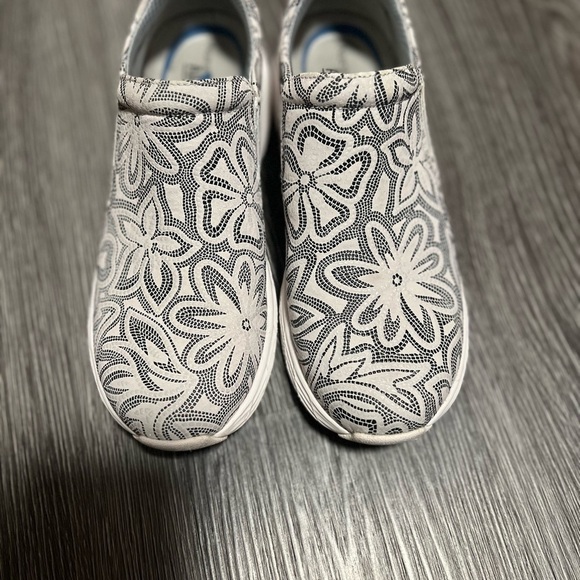 Nurse Mates Black and White Moccasins with Geometric Pattern - Picture 1 of 7